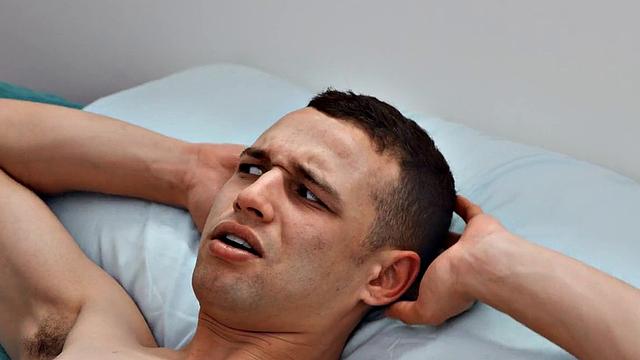 Кудрявая латина с большими сиськами устраивает жаркую порку бойфренду в постели