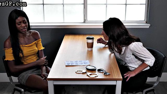 Ebony dyke scissoring stunning MILF in stockings