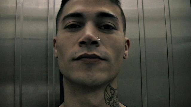 латинский красавчик сосёт и получает по полной у оператора