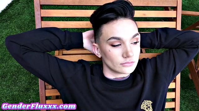 Amateur FTM pussylicking ebony babe