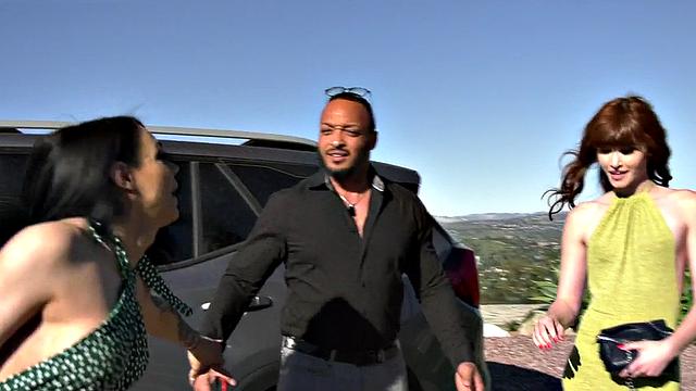 Transsexual penetrated in ass by male in threesome