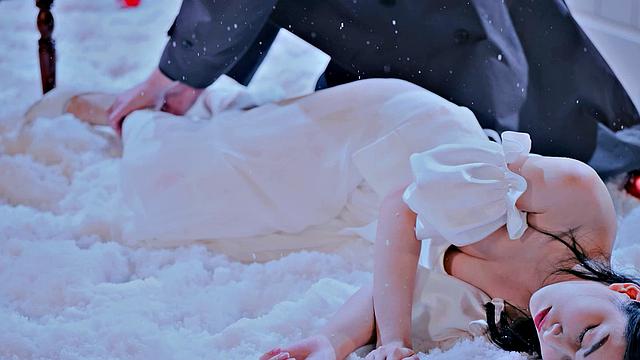 Jiaxin Is The Horny Snow White Who Gets Fucked By Prince