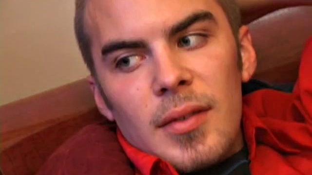 Джаспер дрочит на коврике