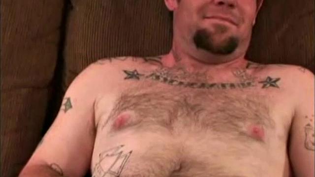 сильный кулачный дроч и бешеный выброс спермы