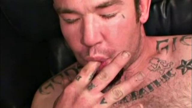 сильный кулачный дроч и бешеный выброс спермы