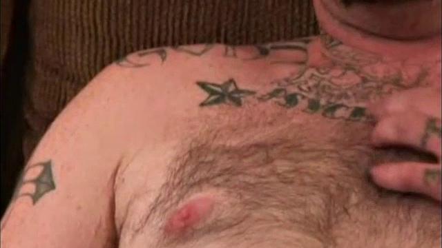 сильный кулачный дроч и бешеный выброс спермы