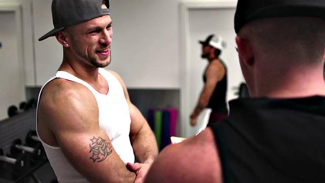 прямой качок в зале сдается жаркому анальному и голому траху