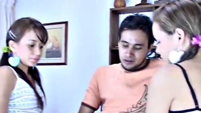 Teen girls share cock in dirty threesome