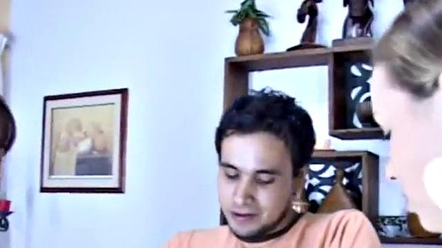 Teen girls share cock in dirty threesome