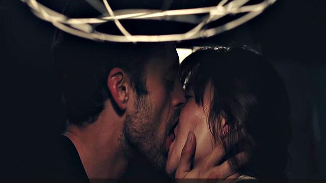 смотри как шейлин вудли раздевается догола