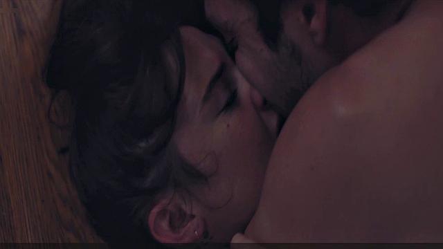 смотри как шейлин вудли раздевается догола