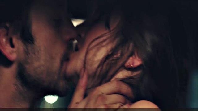 смотри как шейлин вудли раздевается догола