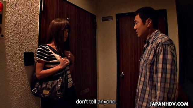 смотри, как нанако такеучи скачет на члене и ловит сперму на лицо от взрослого ученика