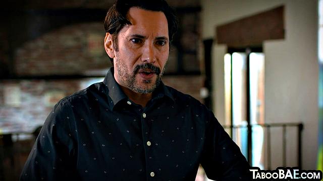 Любовник жарко трахает сочную даму с аппетитной попкой в чулках.