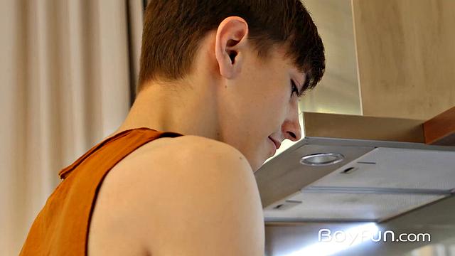 Бено Экер встречается с Тейлор Мэйсон