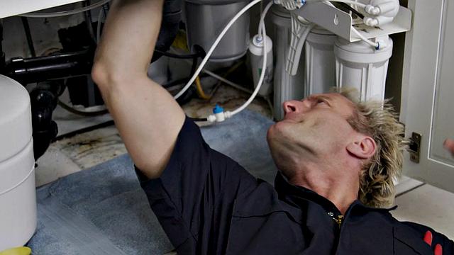 падчерица устраивает жаркое трио с отчимом и зрелой