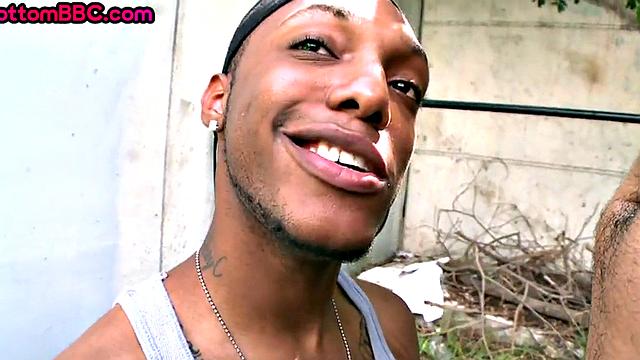 Nubian thug picked up and banged outdoor by white top