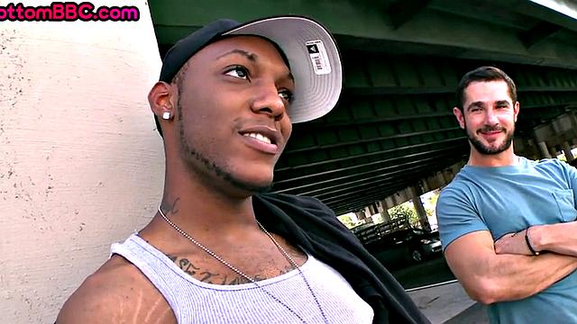 Nubian thug picked up and banged outdoor by white top