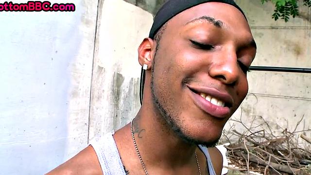 Nubian thug picked up and banged outdoor by white top