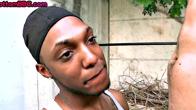 Nubian thug picked up and banged outdoor by white top