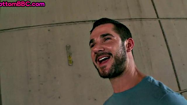 Nubian thug picked up and banged outdoor by white top