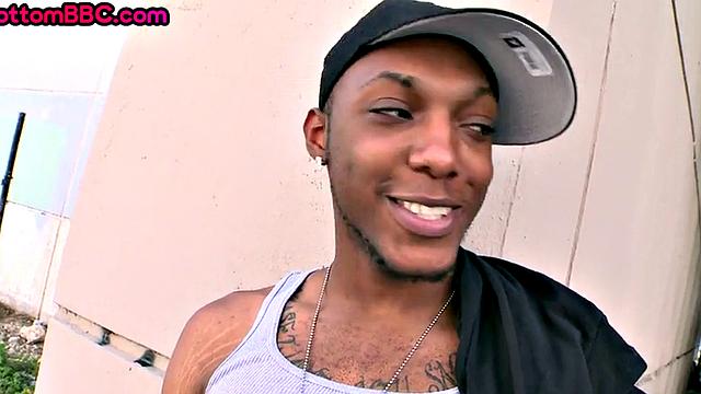 Nubian thug picked up and banged outdoor by white top