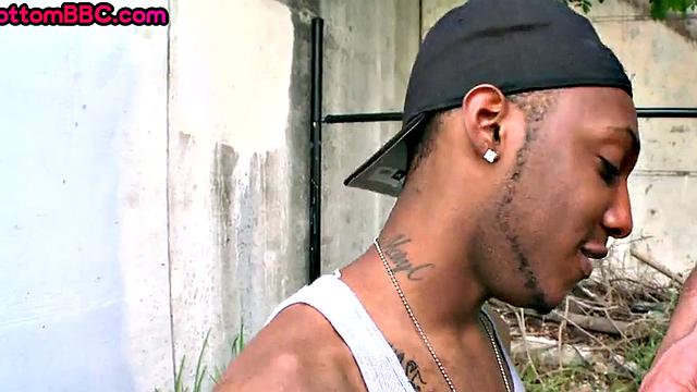 Nubian thug picked up and banged outdoor by white top