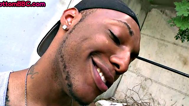 Nubian thug picked up and banged outdoor by white top