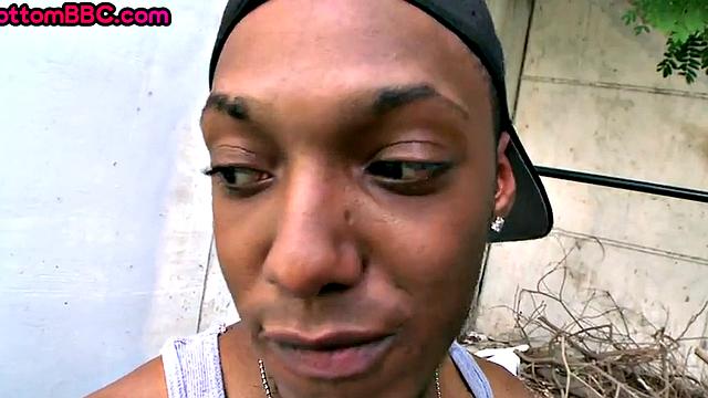 Nubian thug picked up and banged outdoor by white top