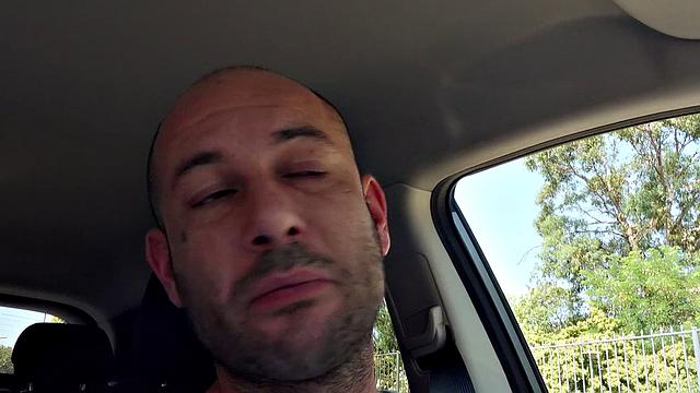 блондинка трахается с незнакомцем в машине в барселоне