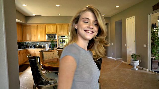 горячая соседка сама прыгает на член мадисона и получает по полной