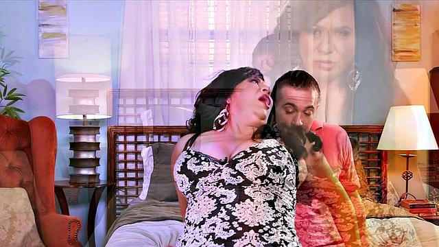 Surprise! Victoria is for all the world to see!