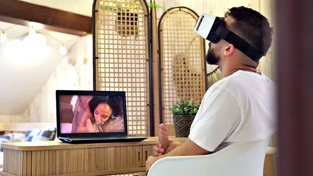 Deepthroating ebony babe fucked in virtual reality