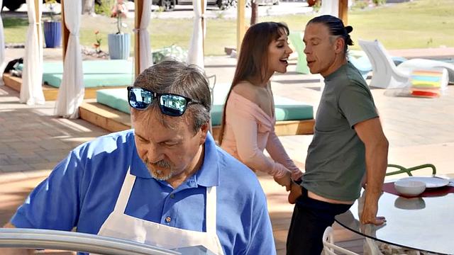 Bigbooty slut fucked in anal by big white dick