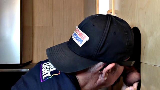 Barebacked gloryhole DILF sucks in amateur video