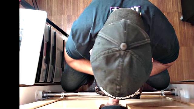 Barebacked gloryhole DILF sucks in amateur video