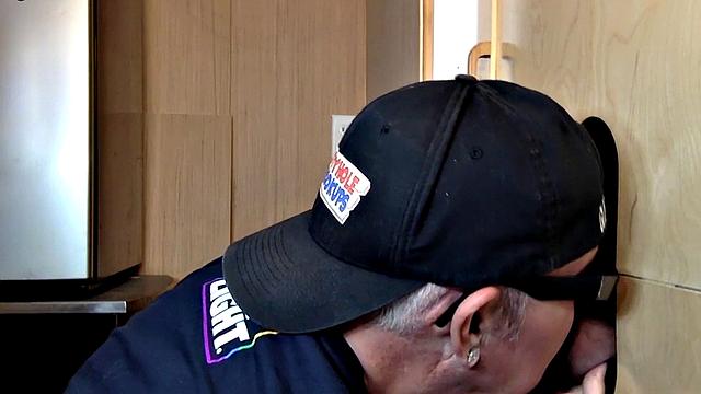 Barebacked gloryhole DILF sucks in amateur video