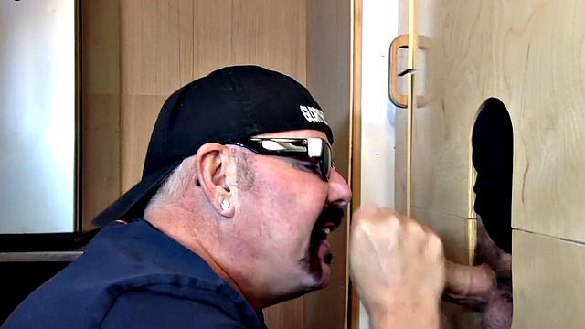 Barebacked gloryhole DILF sucks in amateur video