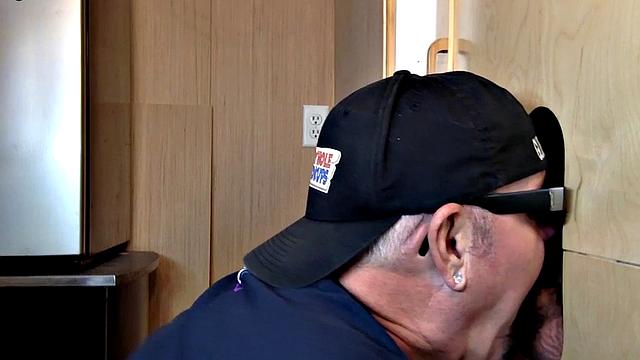 Barebacked gloryhole DILF sucks in amateur video