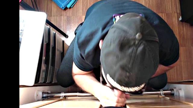 Barebacked gloryhole DILF sucks in amateur video