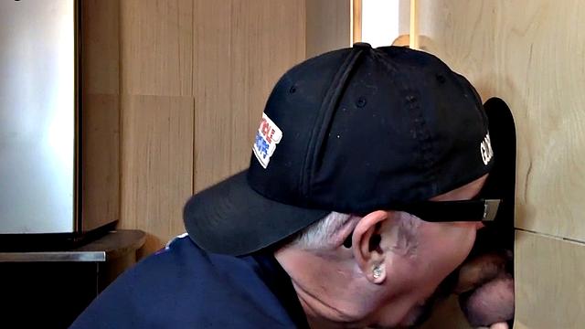 Barebacked gloryhole DILF sucks in amateur video