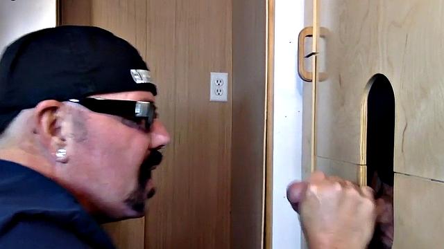 Barebacked gloryhole DILF sucks in amateur video
