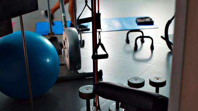 Fitness babe gets cocked by instructor