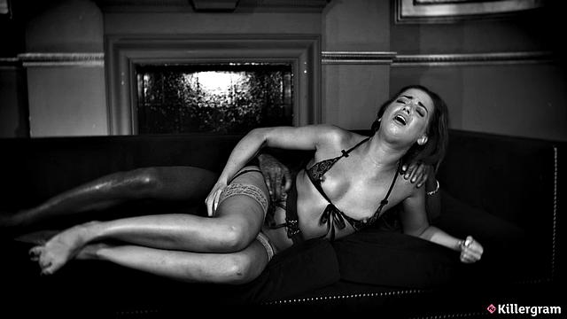 Лара Ли жадно принимает огромный черный член и заливается спермой от Сенси, горячий межрасовый угар без тормозов в британском стиле.