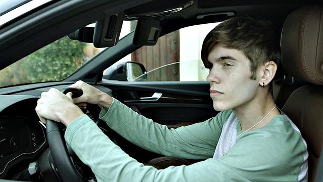 Taboo skinny twink gets mouth jizzed in stepbrother threesome