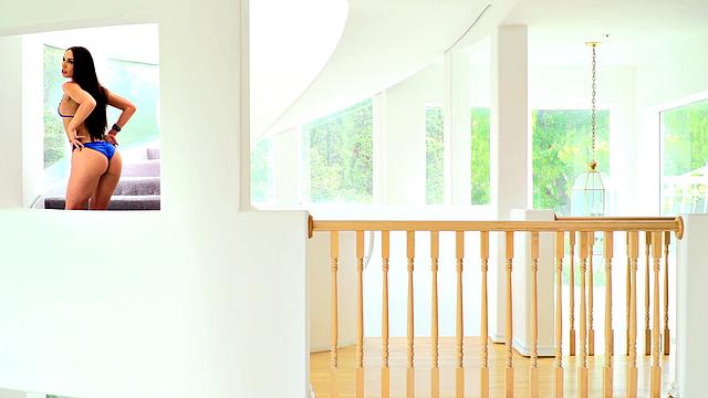 Aidra Fox Watches Her ASS Get Stretched In POV