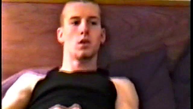 Skater Adam Beats Off