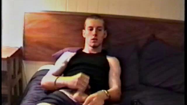 Skater Adam Beats Off