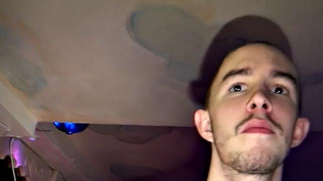 Татуированный красавец лижет и трахается у бассейна