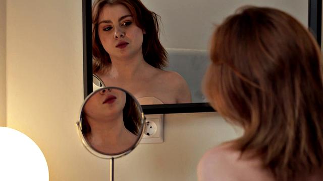 рыжая rebeca fox трахается на свидании в красном белье и ловит сперму на лицо